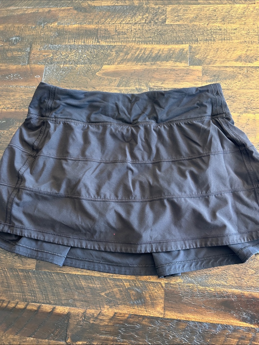 Women’s Lululemon Black Pace Rival Mid-Rise Skirt. Size 6
